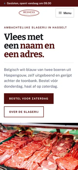 De homepagina van Slagerij Hessens op een telefoon, in het ontwerp Toonbank.